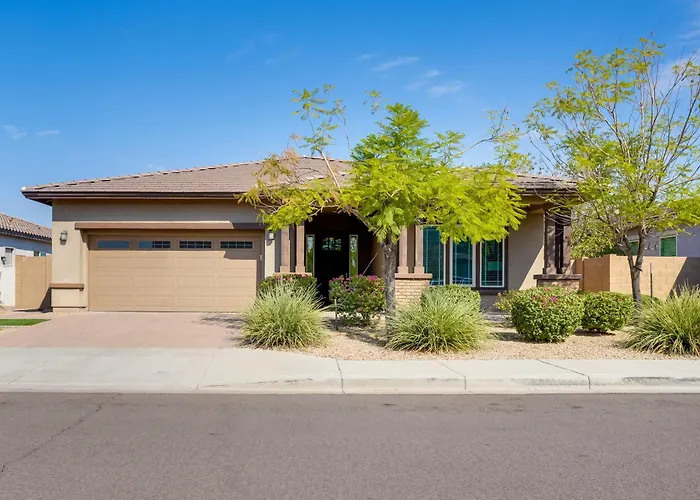6 Mi To Luke Afb: Oasis W/ Private Pool Holiday home