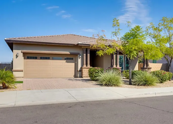 6 Mi To Luke Afb: Oasis W/ Private Pool Holiday home *