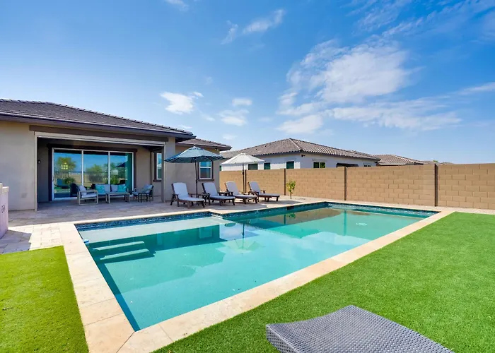 6 Mi To Luke Afb: Oasis W/ Private Pool Holiday home